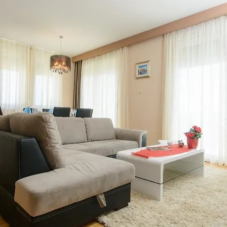 Aurora Apartment *