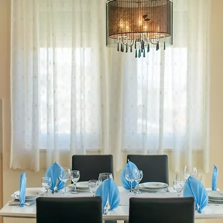 Aurora Apartment *